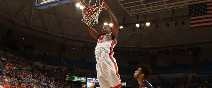 Gators Frontcourt Manhandles Richmond 76-56