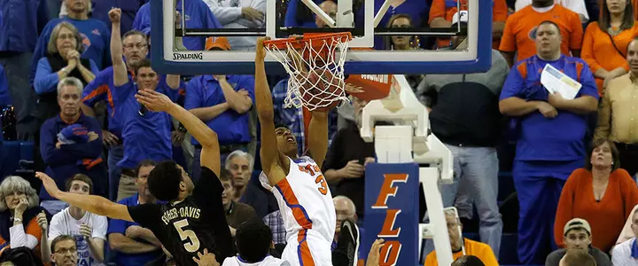 Hill-to-Robinson Combo Dunks Vandy in Crunch Time