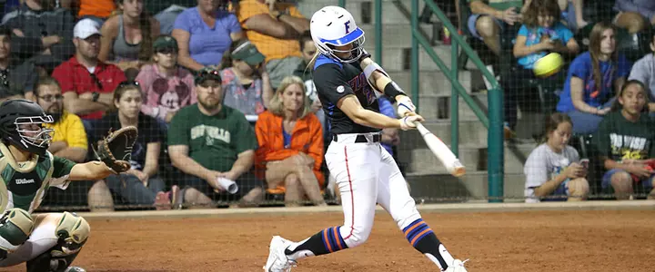 Gators Finish Perfect Opening Weekend with Pair of Wins