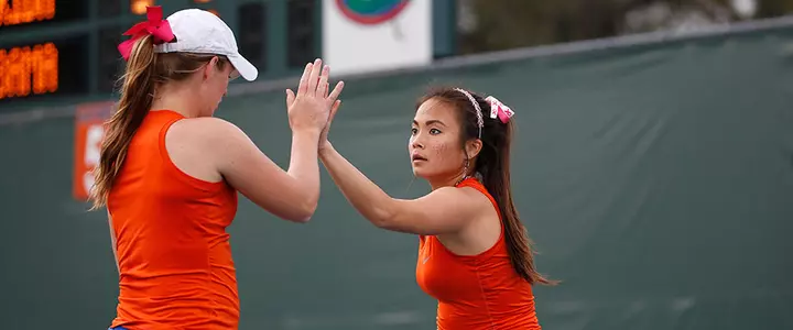 Gators Remain Perfect in SEC with 7-0 Sweep of Razorbacks