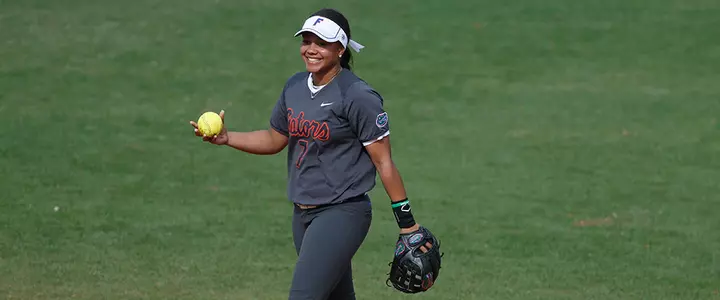 Gators Take Midweek Game at Long Beach State, 10-1