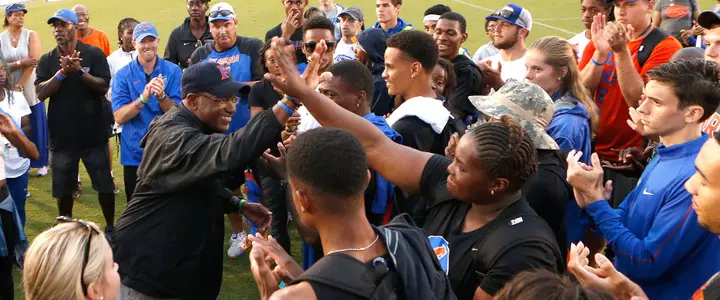 No. 2 Gators Celebrate Seniors, Enjoy Final Day of 2015 Pepsi Florida Relays