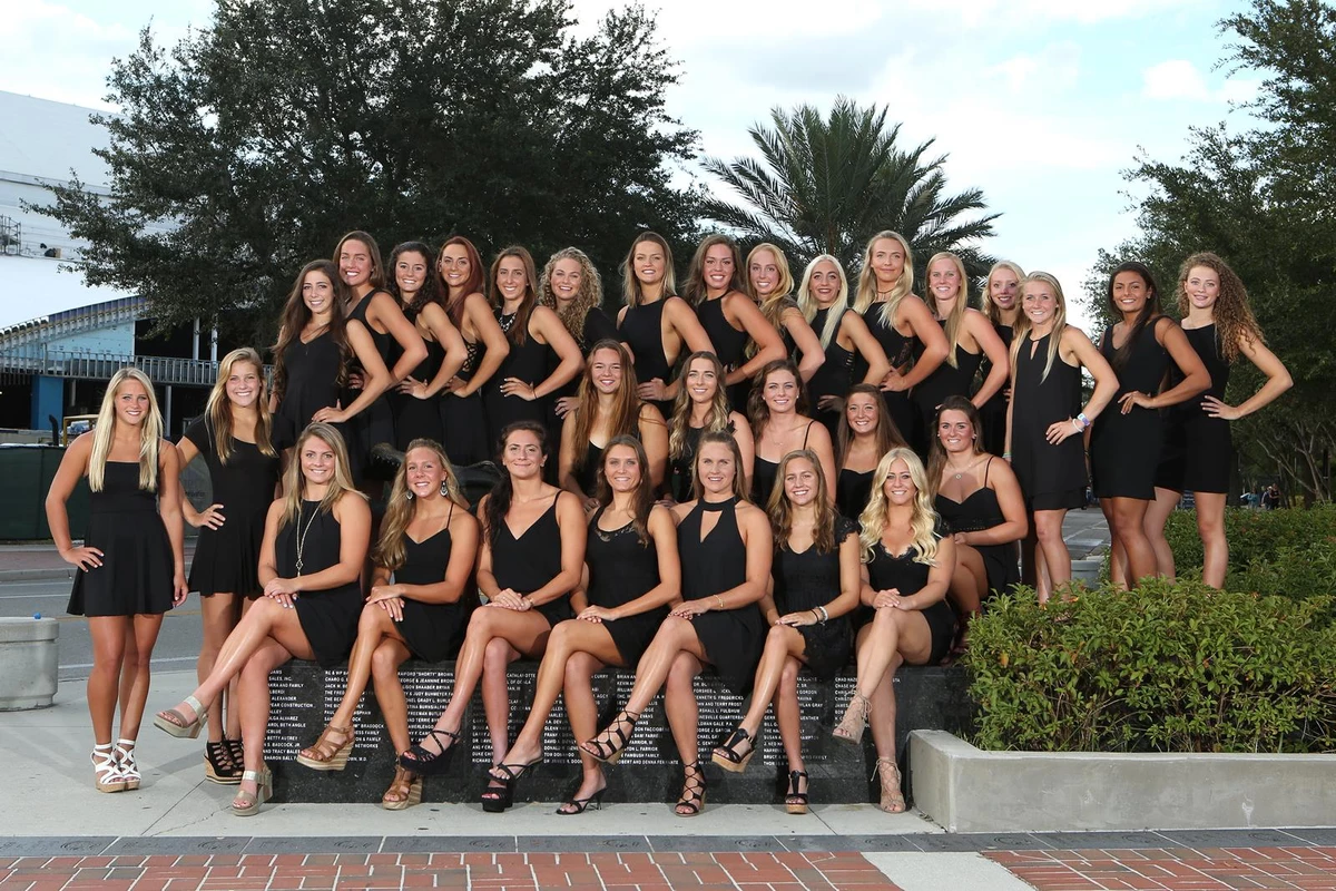 2016-17 women's swim & dive team photo