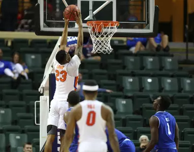Justin Leon dunk