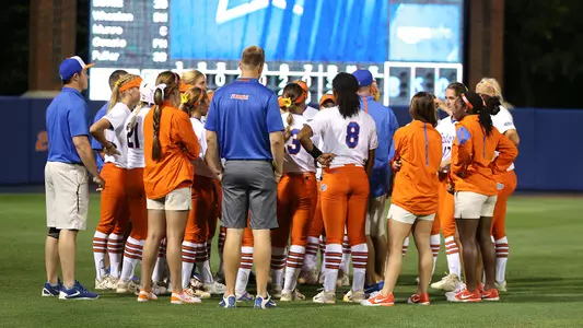 softball huddle