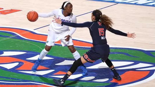 Ronni Williams dribbling