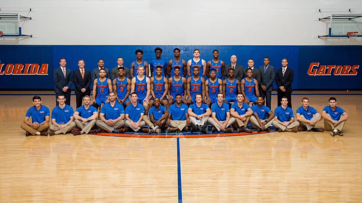 2016-17 Men's Basketball Team Photo