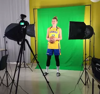 Paulina Hersler, Sweden, green screen pose 2
