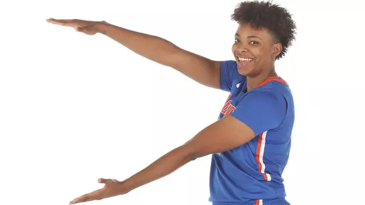 Zada Williams, posed, Chomp