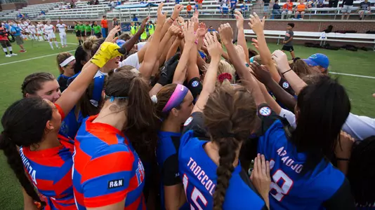 Gator huddle - vs Stanford 8-25-17