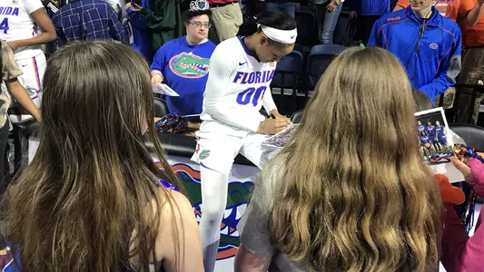 Delicia Washington, fans, autographs