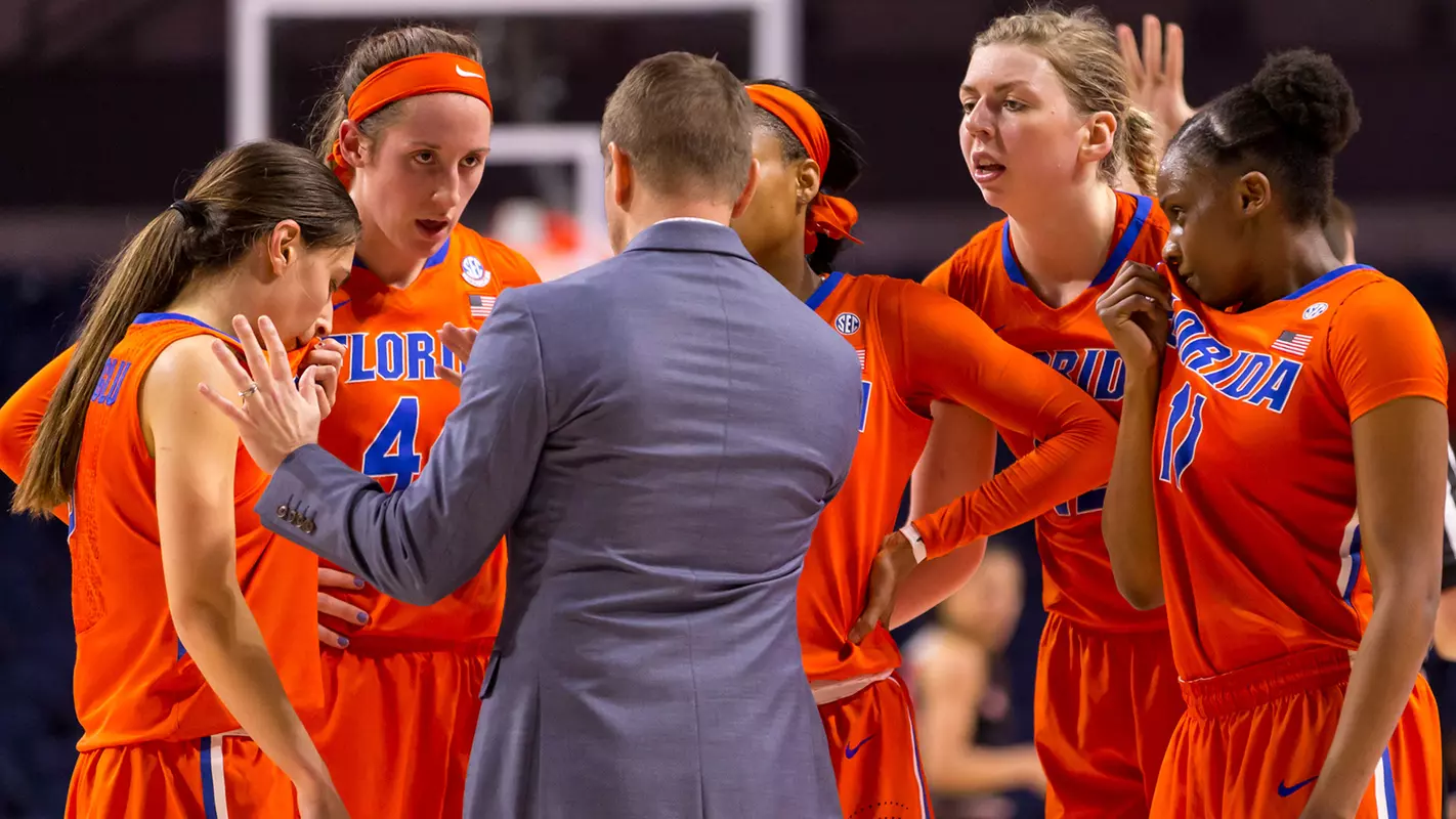 huddle on court