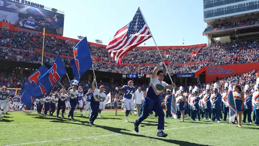 cheerleaders, runout, USA flag