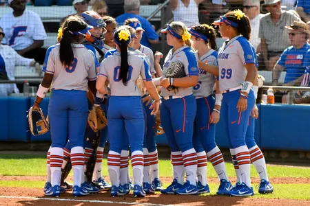 The Gators huddle in a game against Maryland during the Aquafina Invitational. Photo: Jim Burgess
