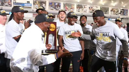 HappyGators_IndoorScholarTeamofYear