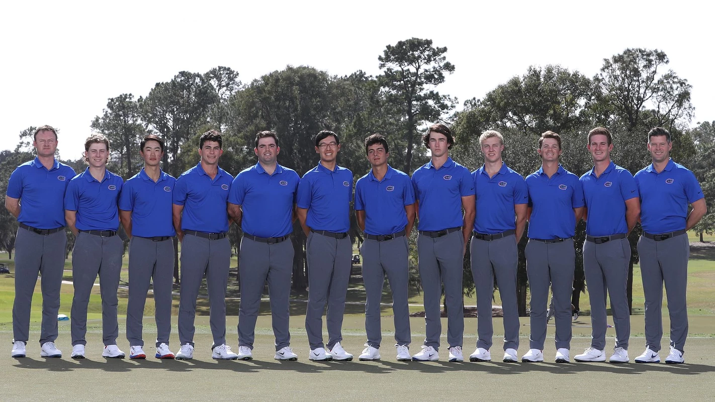 2018-19 men's golf team photo
