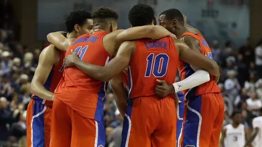 men's basketball huddle vs Xavier