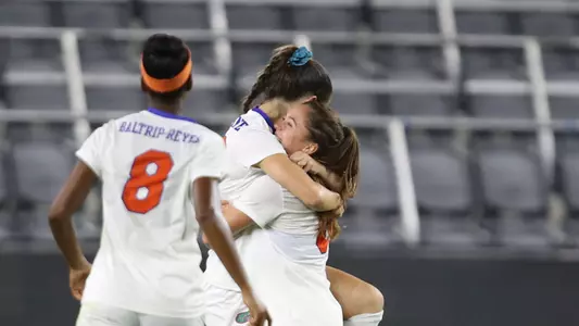 The Gators celebrate Alex Stubblebine's goal at Southern California - 8-29-19