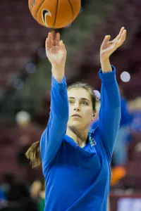 Funda Nakkasoglu shoots basketball in warmups