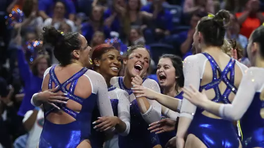 Florida celebrates a routine versus Arkansas - 200110