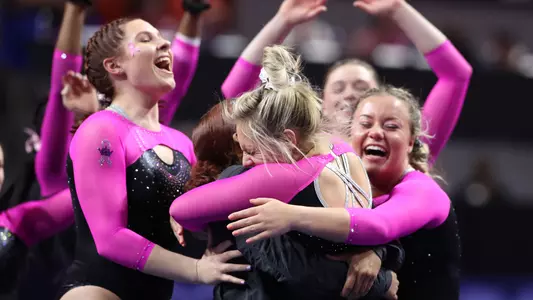 Florida celebrates Sydney Johnson-Scharpf's floor routine at 2020 Gators Link to Pink meet - 200221