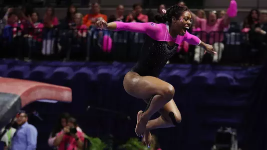 Sierra Alexander celebrates her perfect vault vs Alabama - 200221