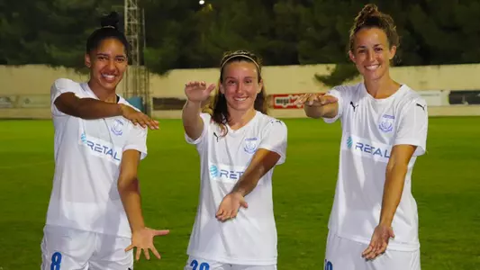 Lais Araujo (left), Julia Lester and Havana Solaun - Apollon Ladies F.C.