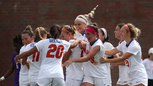 Florida celebrates Madison Young's first collegiate goal - 211024