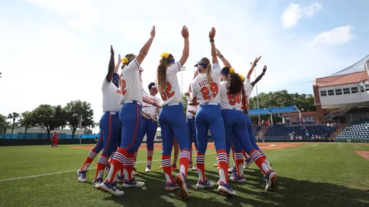 TeamHuddlePregame_210410_1012_HannahWhite