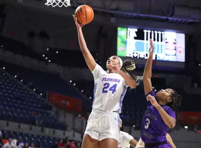 Gators 77, Paladins 50