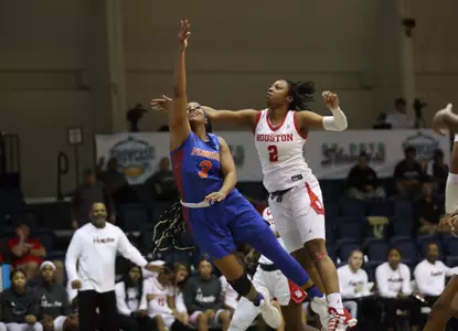 Gators 77, Cougars 73