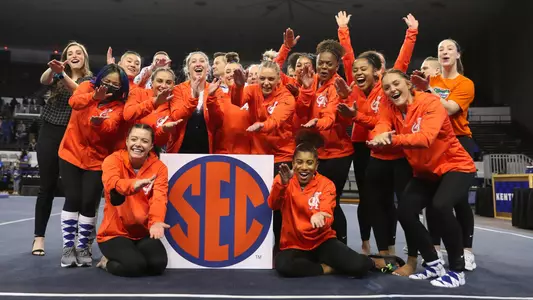 Florida celebrates clinching the 2022 Southeastern Conference regular-season title 220218