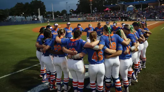 TeamHuddle_220513_1462_LeslieWhite