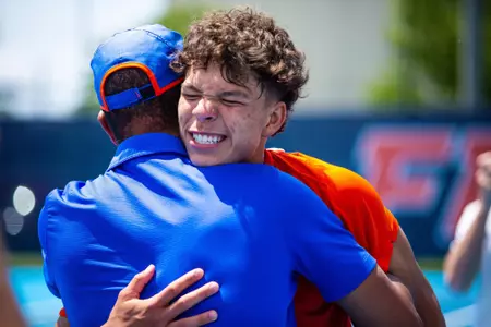 Ben Shelton hugs Bryan Shelton (NCAA Final)