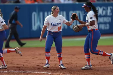 Lugo_Natalie_Lindsey_Cheyenne_HappyGators_220602_9646_LeslieWhite.jpg