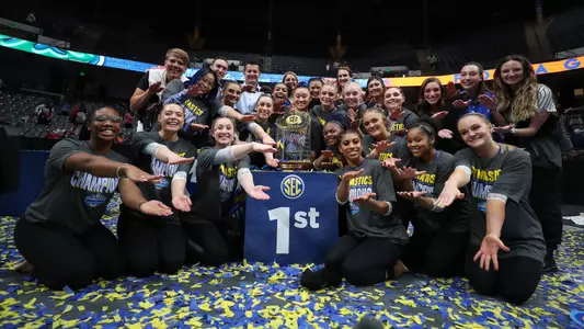 Florida celebrates 2022 Southeastern Conference meet title 220319