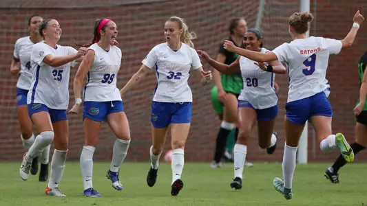 Florida celebrates Julianne Leskauskas' goal - 220901