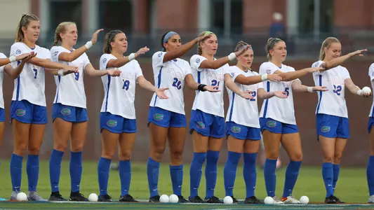 Florida chomps during prematch introducations - 220916