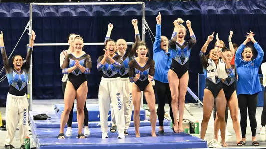 Florida cheers Trinity Thomas' 10.0 floor exercise routine vs Auburn - 230113