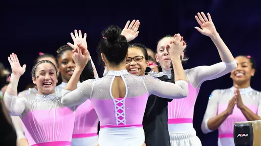 Florida celebrates Victoria Nguyen's balance beam routine versus Missouri