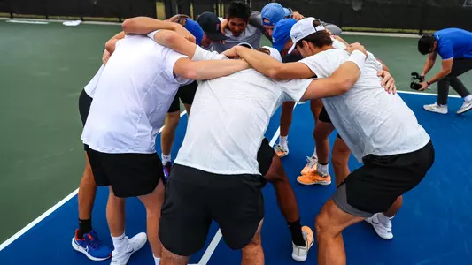 Team huddle vs Stanford (2023)