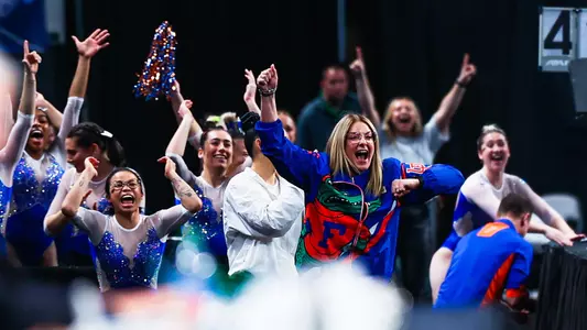 Florida celebrates Victoria Nguyen vault 230413