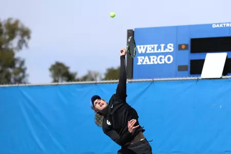 Gators 5, Mustangs 2