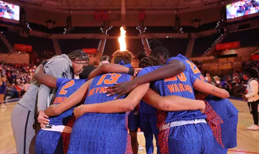 gators wbk team huddle