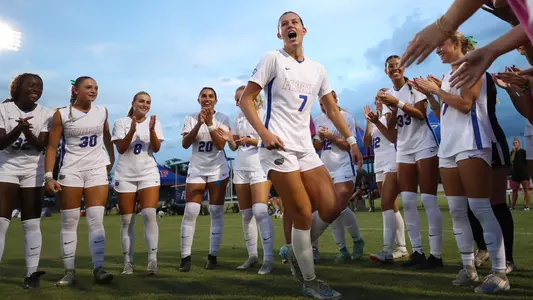 McCloskey_Lauren_Huddle__241004_0286_NicoleScharff