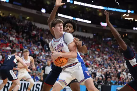 Gators 77, Huskies 75