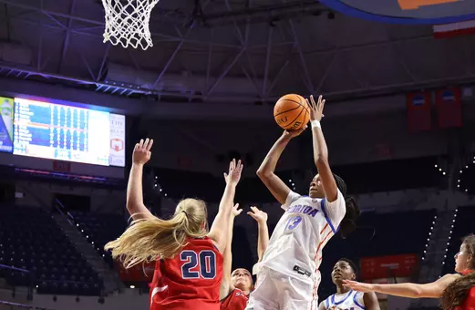 2025 11 13 Laila Reynolds with the Jumper in the Lane against Stamford