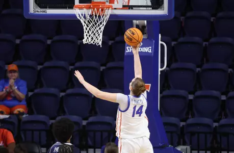 Caterina Piatti with the driving layup