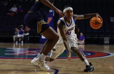 Liv McGill crossover dribble vs. Chattanooga