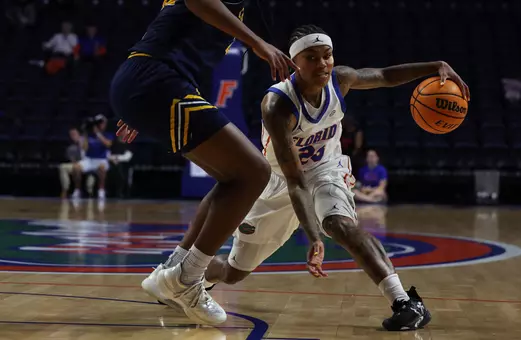 Liv McGill crossover dribble vs. Chattanooga